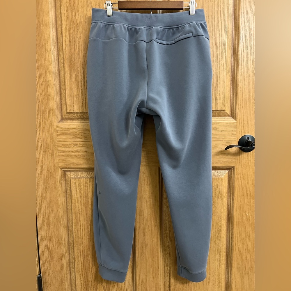 Lululemon - Picture 2 of 10